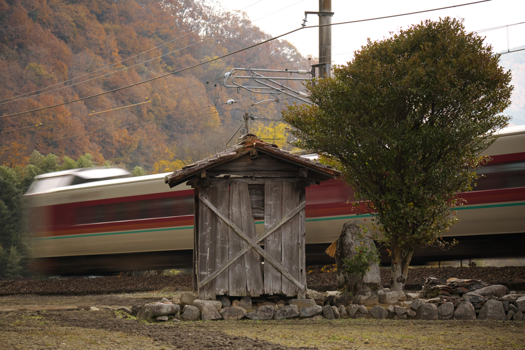 里の守り神と