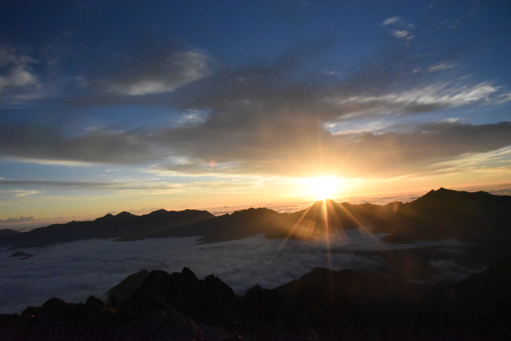 剣岳山頂　日の出あと