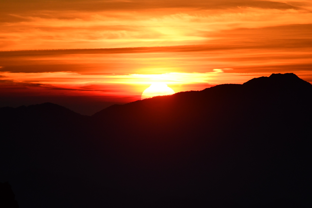 白馬岳山頂付近からみる、日の出