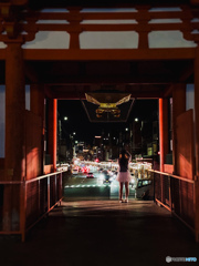 京都の夜の街を見ると