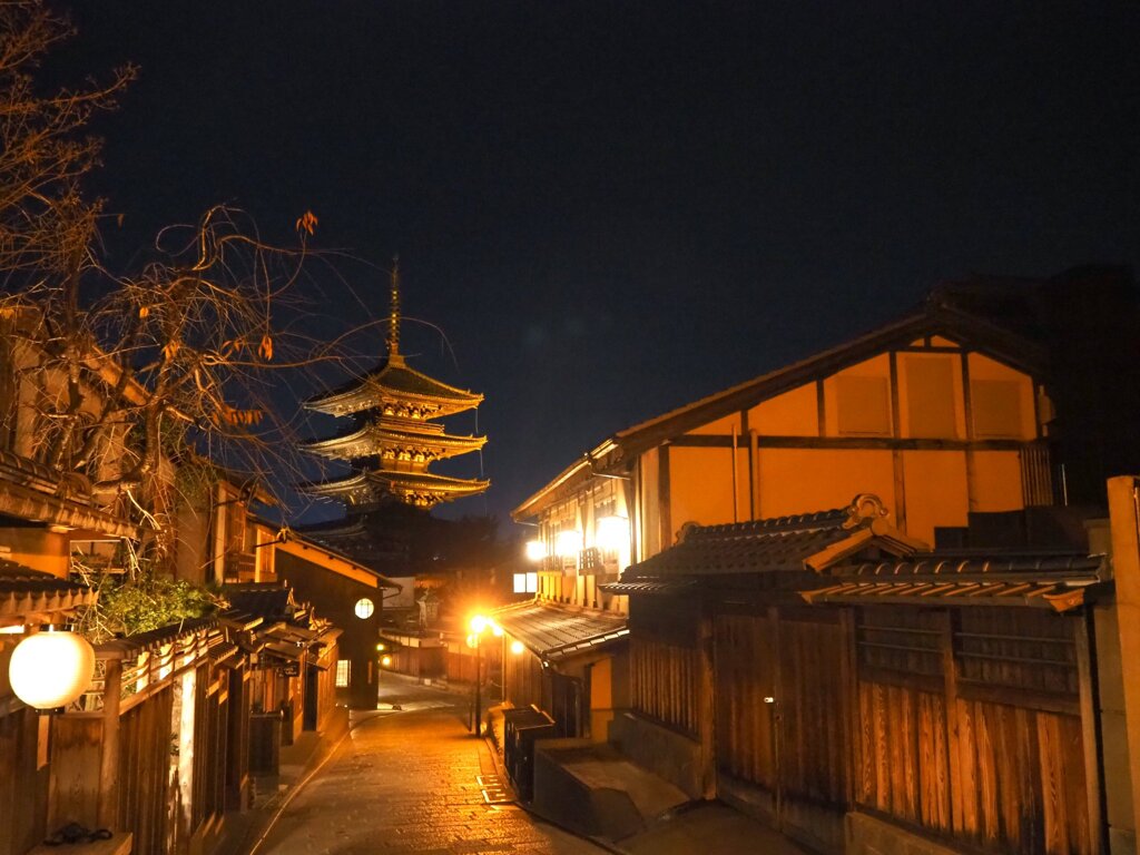 夜の八坂の塔