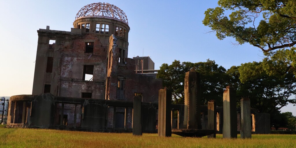 夕焼けした広島原爆ドーム