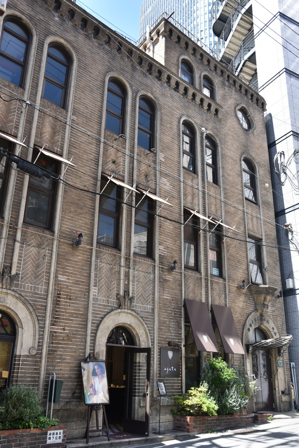 DSC_0524_1今も現役。ブティック等が入っています。