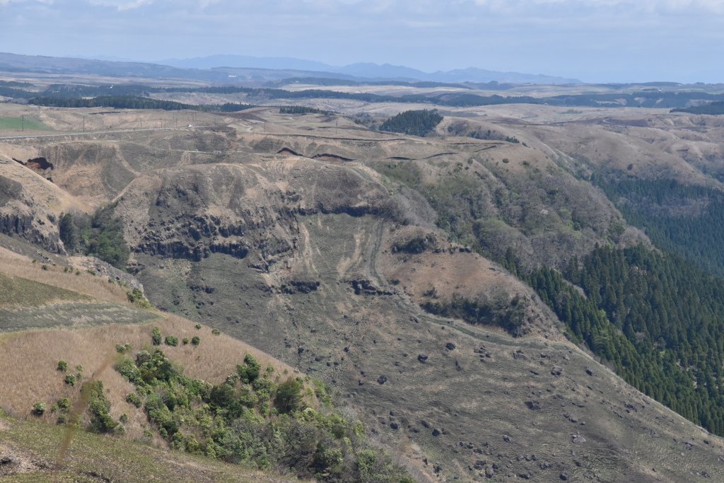 DSC_2444溶岩で出来た外輪山