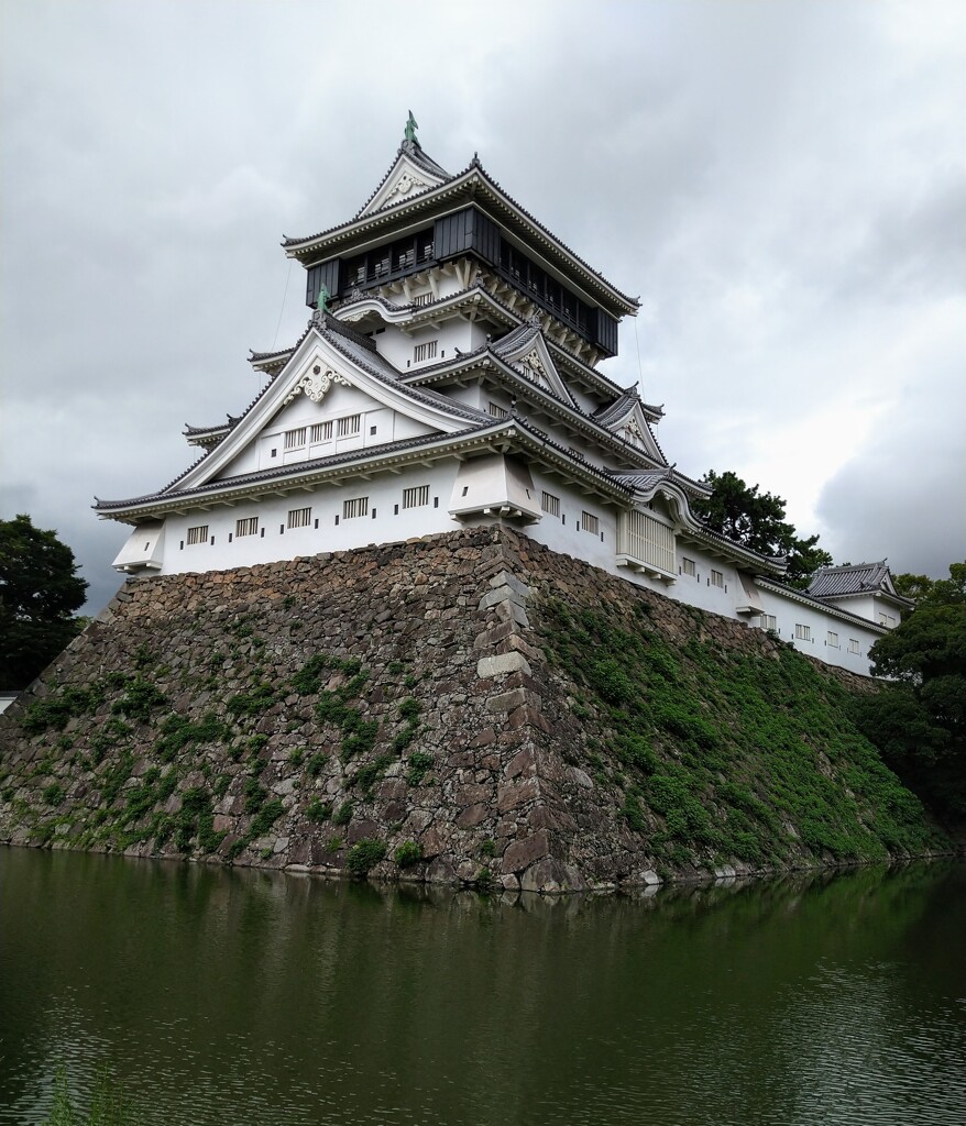 DSC_0231~2　暗雲垂れ込める小倉城