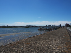川と空