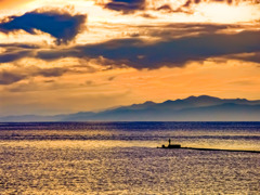 夕焼けと釣り人