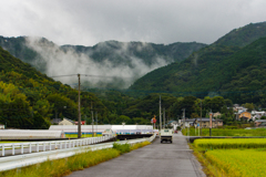 雨上がりの田舎道