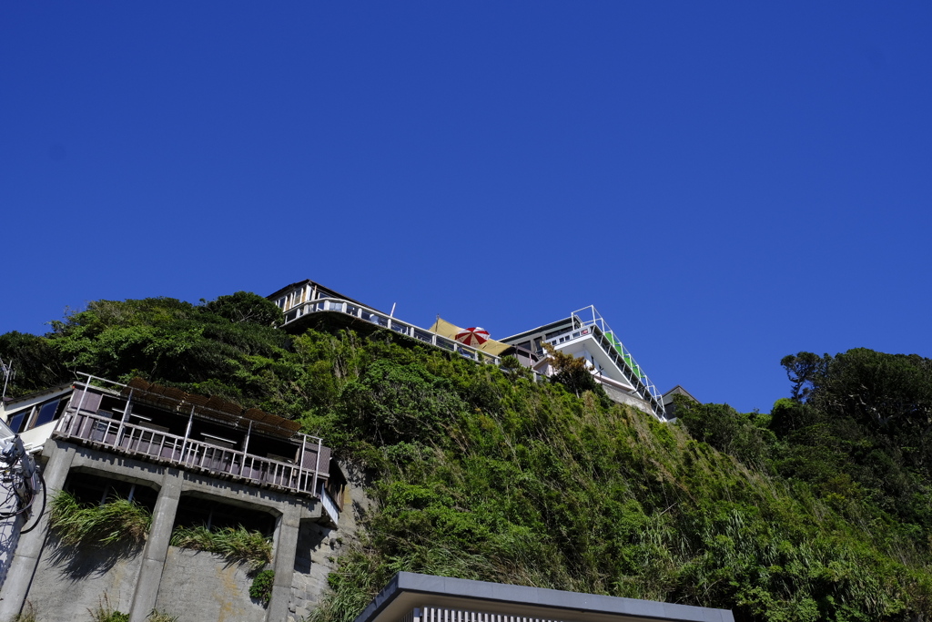 崖の上の