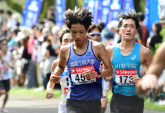 ８髪なびかせて
