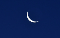 大みそかの朝6時25分の月