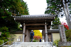 淨妙寺の門を振り返る