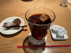 アイスコーヒーとケーキ