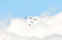 白い雲のところを