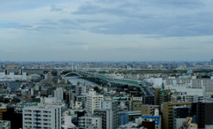 東ロビーから隅田川