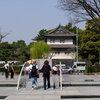 和田倉噴水公園を抜けると