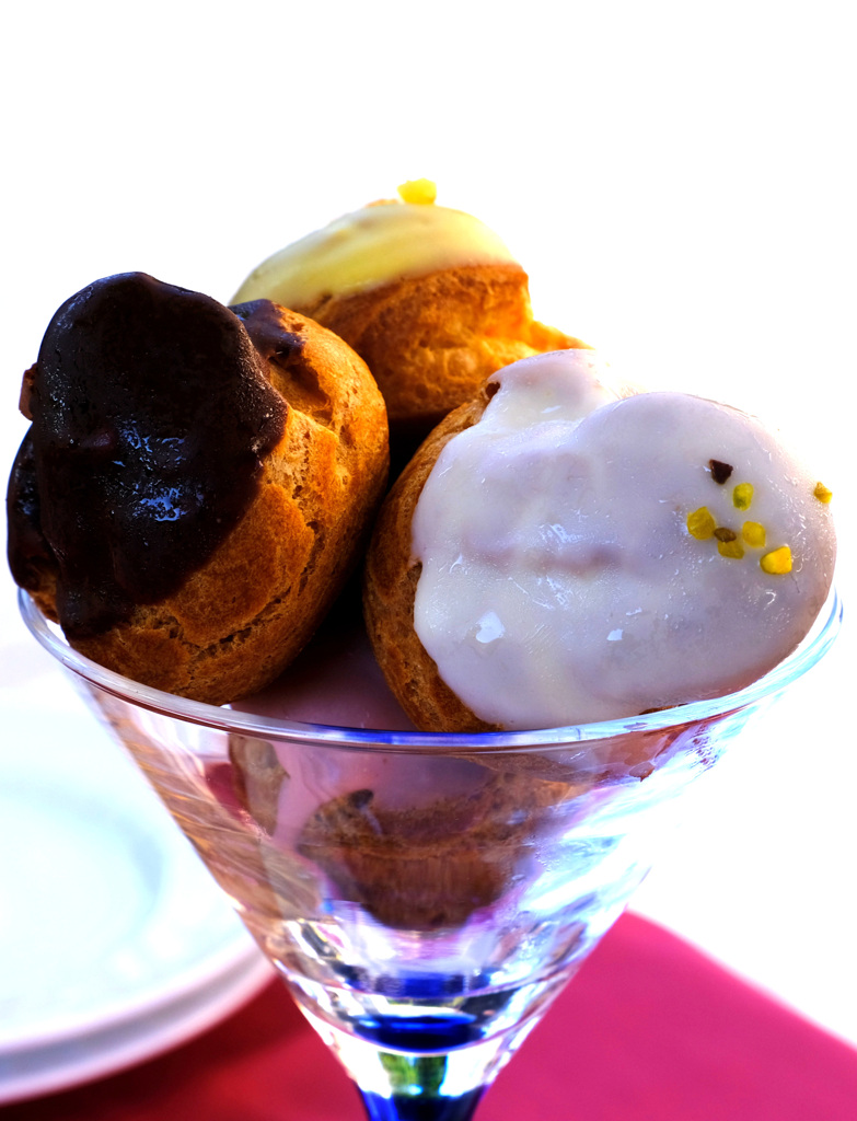 舞踏会を彩るプチシュークリーム