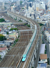 北側ロビーからの新幹線