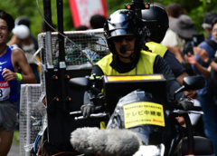 ６テレビ中継車