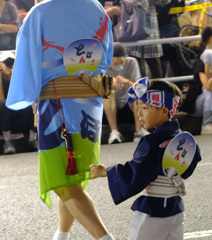 ちょうちん持ちにくっついて