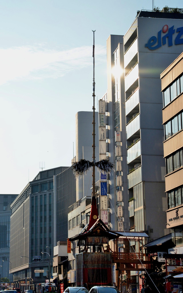 朝の月鉾