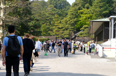 右が三の丸尚蔵館