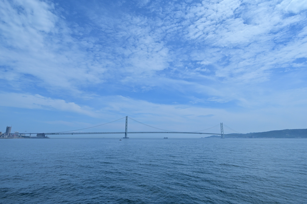 梅雨明けの明石海峡大橋