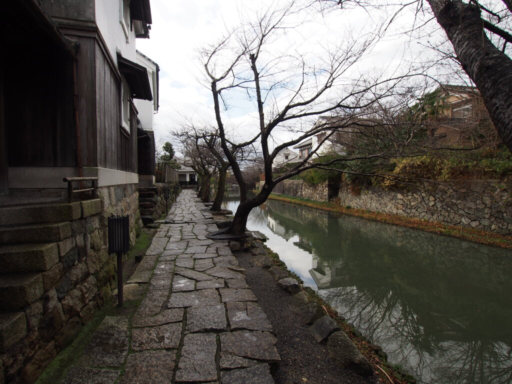 石の道と水の道