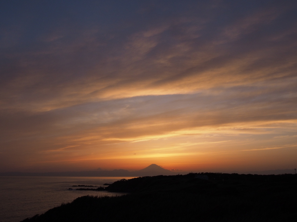 城ヶ島から夕暮れの富士山