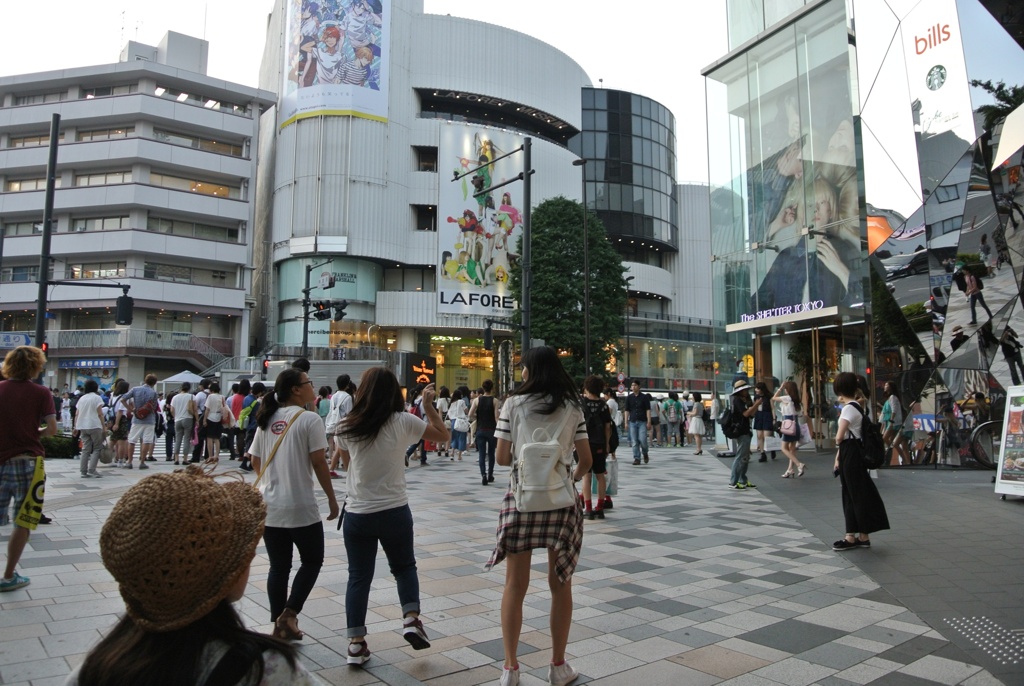 渋谷交差点前