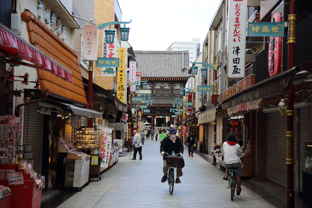 朝の川崎大師 城下町