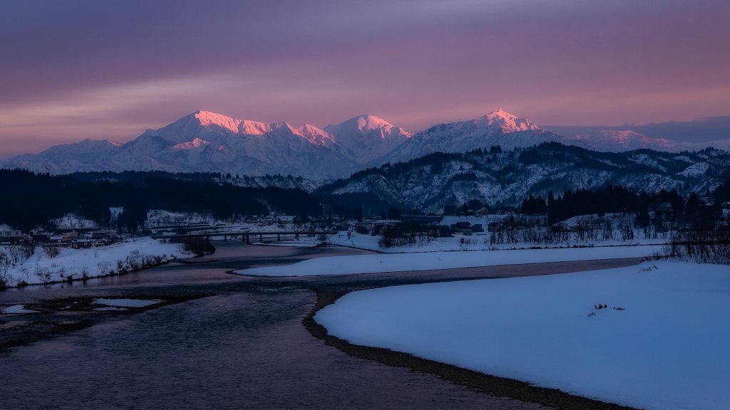 夕暮れの越後三山