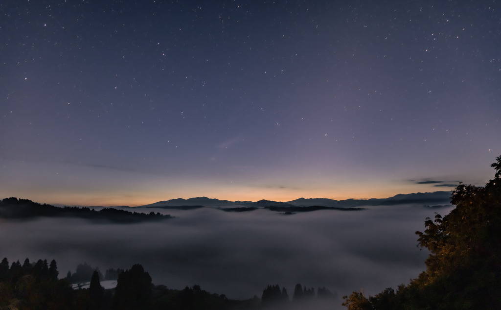 雲海と星空