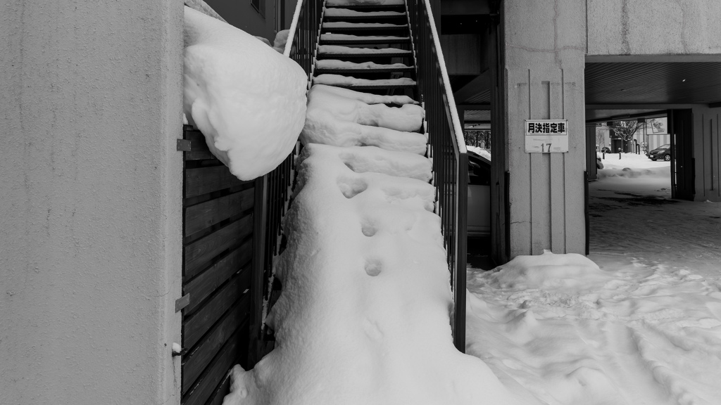 雪が積もった階段①の対策について