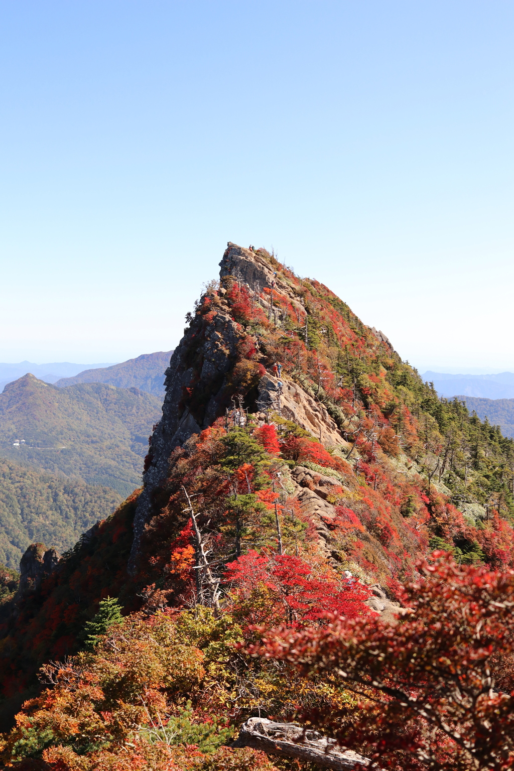 紅葉ピークの石鎚山