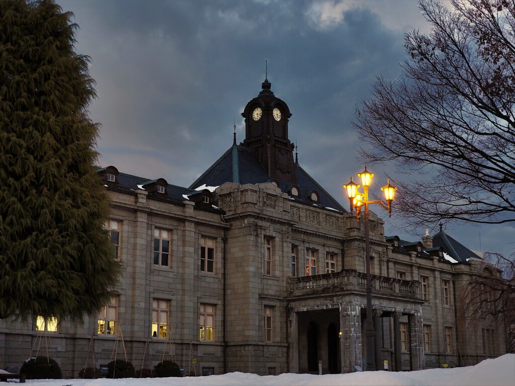 山形県旧県庁舎の夕暮れ
