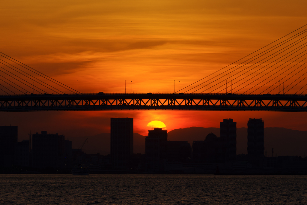 夕暮れのベイブリッジ