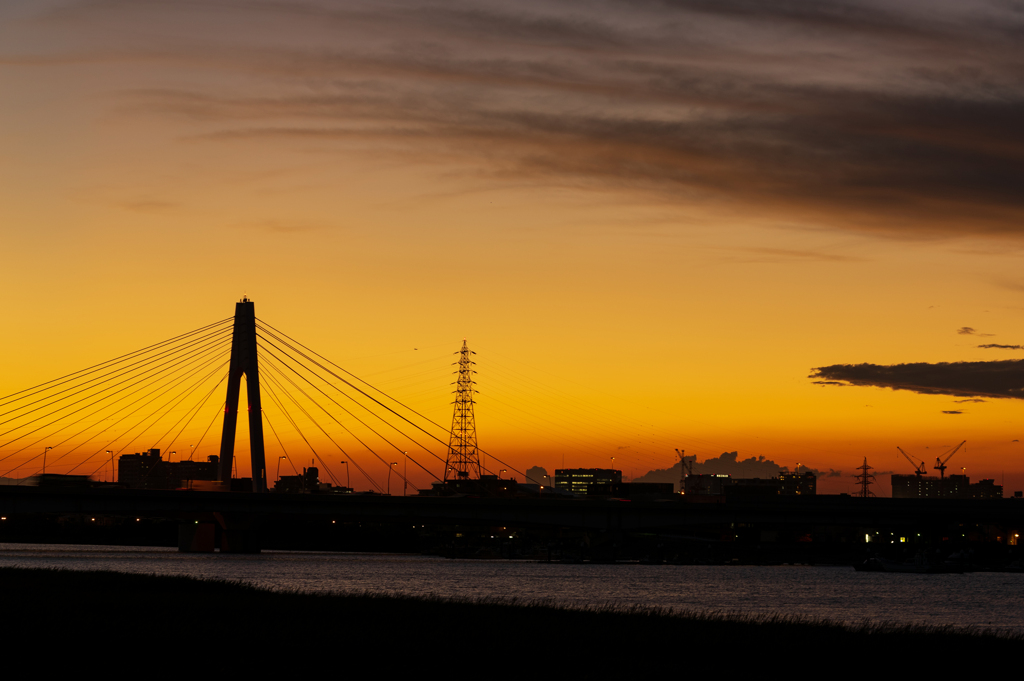 川辺の夕暮れ