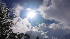 雲の合間の青空