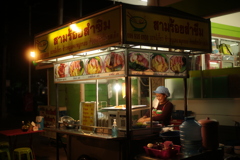 タイラーメン屋台 バミー ムー・デーン