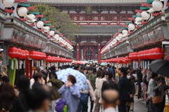 小雨の浅草寺