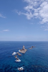 神威岬ローソク岩