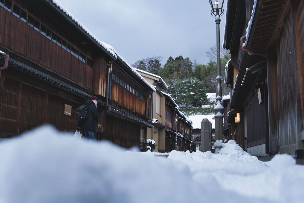 雪とひがし茶屋街