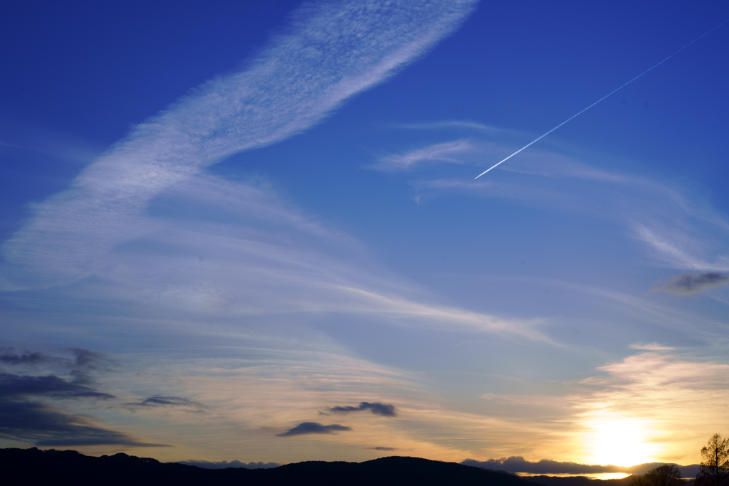 諏訪湖上空雲横断