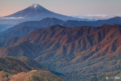 寒秋の朝陽