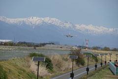 松本空港と北アルプス
