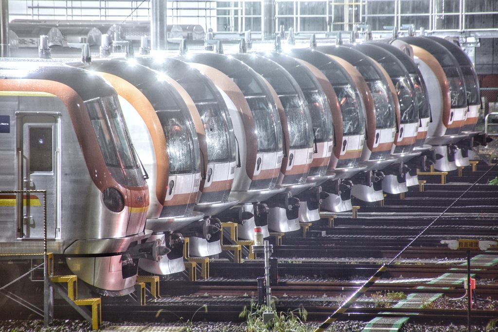 雨の車両基地