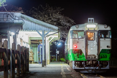 夜のとあるローカル線