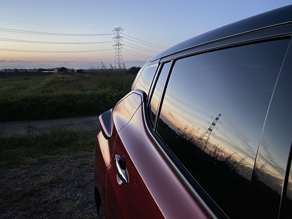 愛車に映る夕景