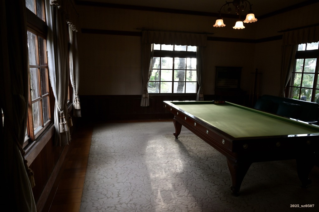 ビリヤードがある部屋